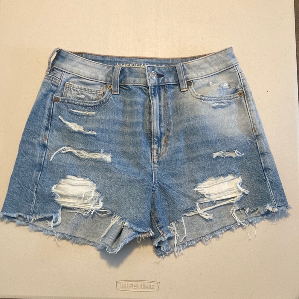 NWOT American Eagle Denim Mom Shorts Size 4
